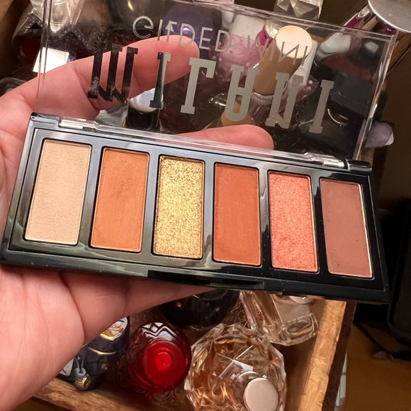 New Milani eyeshadow palettes, almost new I have only swatched them. - Picture 8 of 8